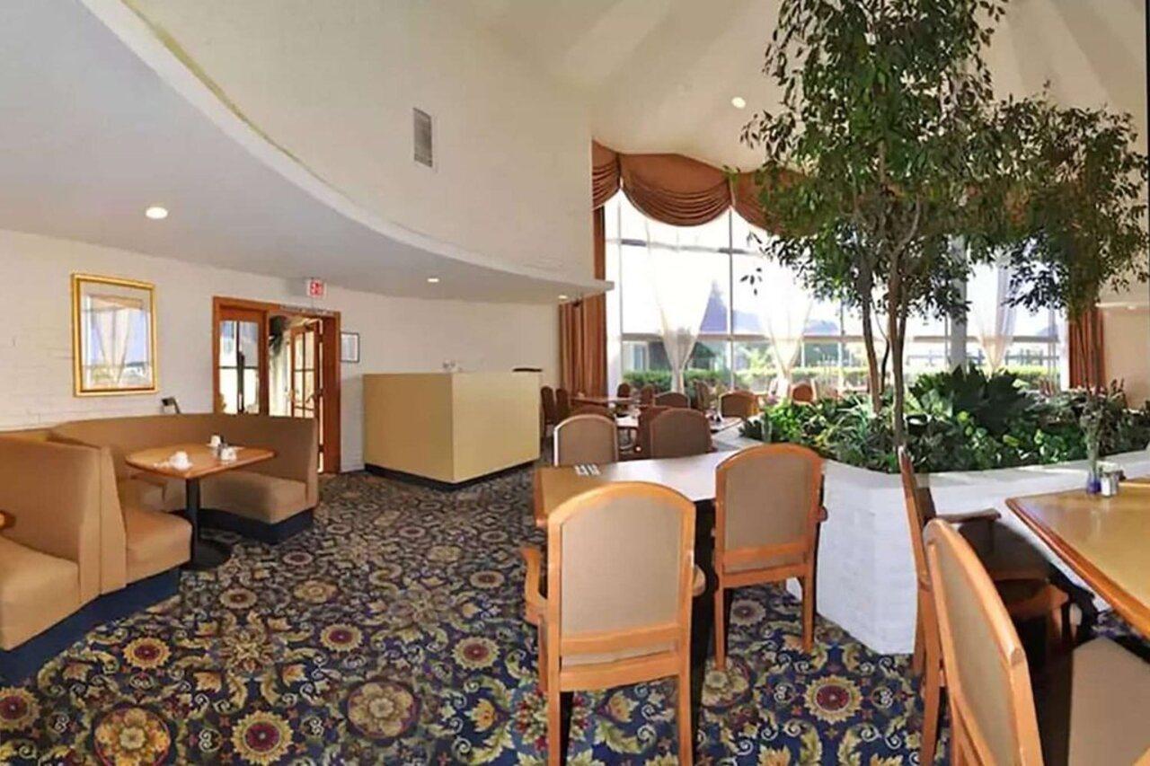 Days Inn By Wyndham Stockton Exterior photo